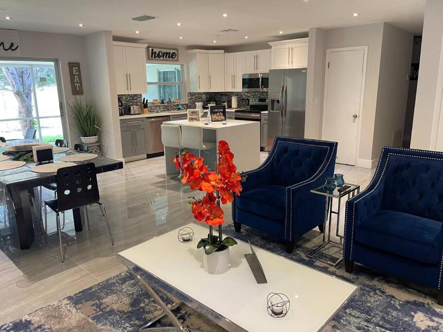 Heart Of Luxury 4br Pool 5 Min Miami